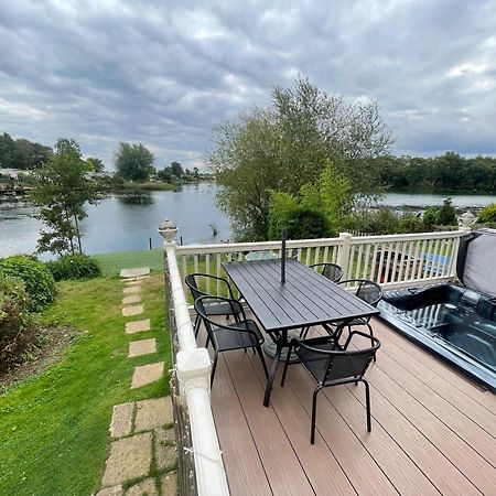Lakeside Retreat 3 With Hot Tub, Private Fishing Peg Situated At Tattershall Lakes Country Park 외부 사진