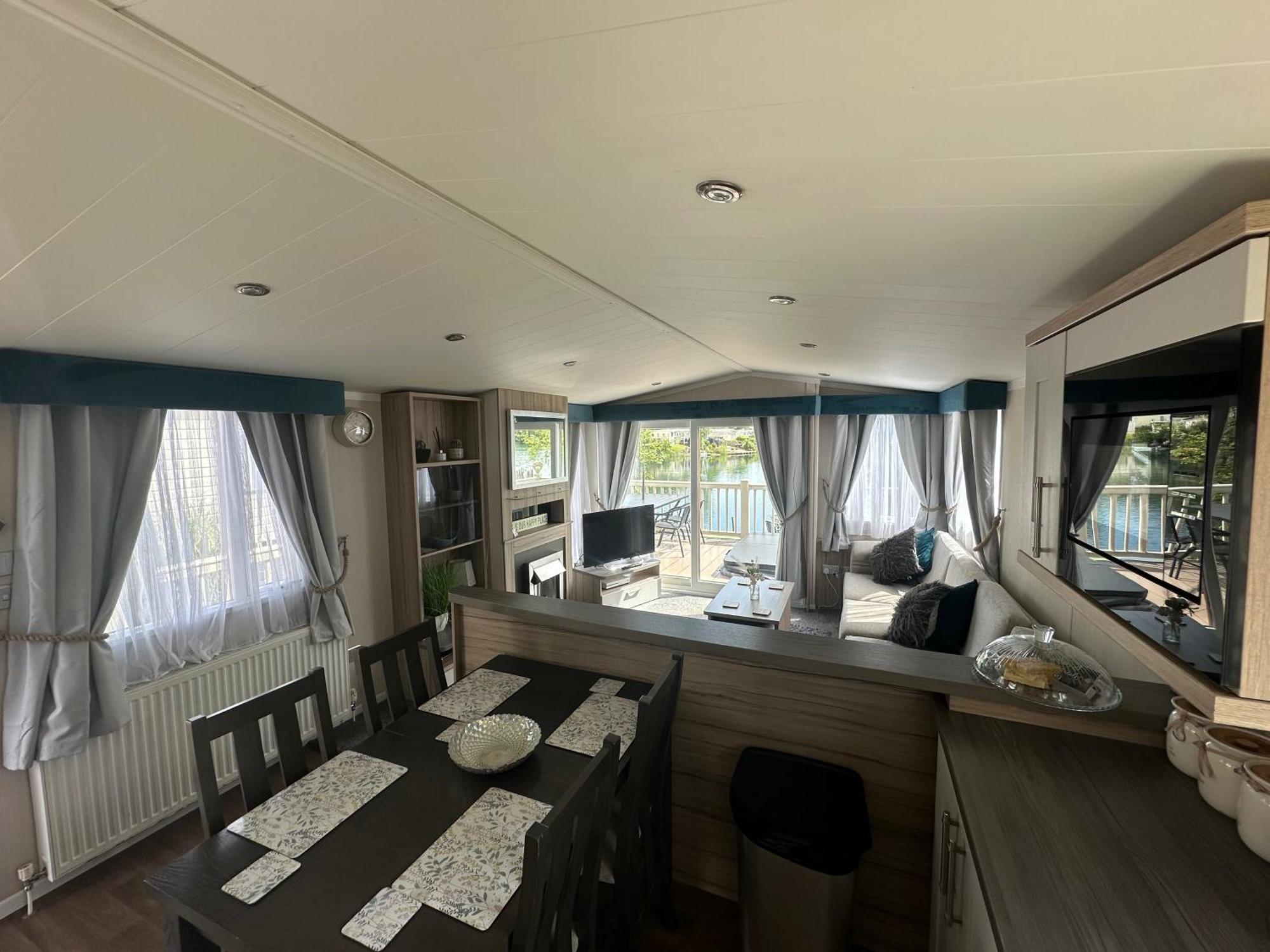Lakeside Retreat 3 With Hot Tub, Private Fishing Peg Situated At Tattershall Lakes Country Park 외부 사진
